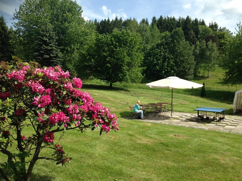 Hostel Im Osterzgebirge Altenberg  Exteriör bild